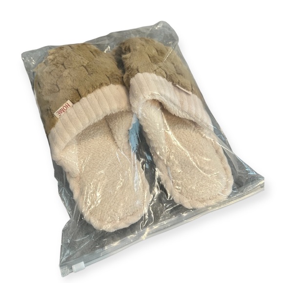 Fuzzy Slippers - Picture 2 of 9